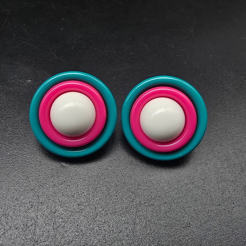 Avon 1989 Club Capri Clip On Earrings Teal Pink White Plastic Vintage Jewelry